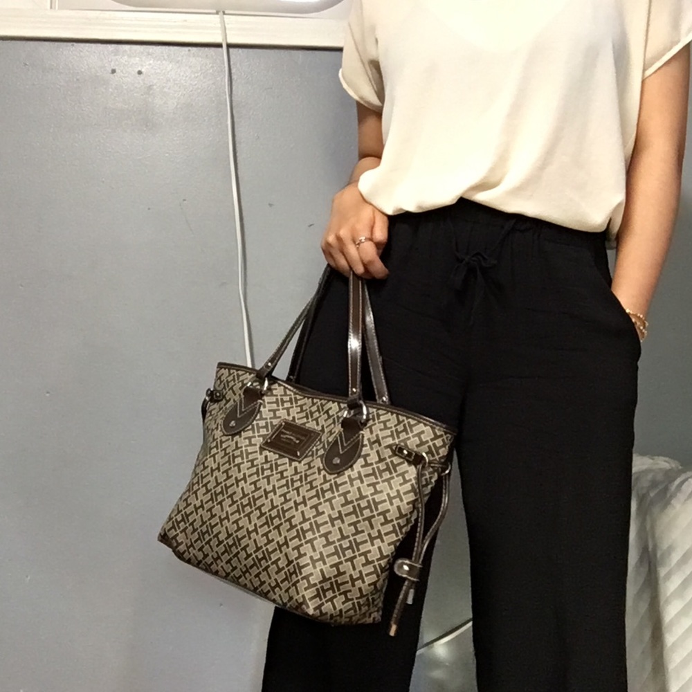 TOMMY HILFIGER • Iconic Monogram Shopper Tote Bag